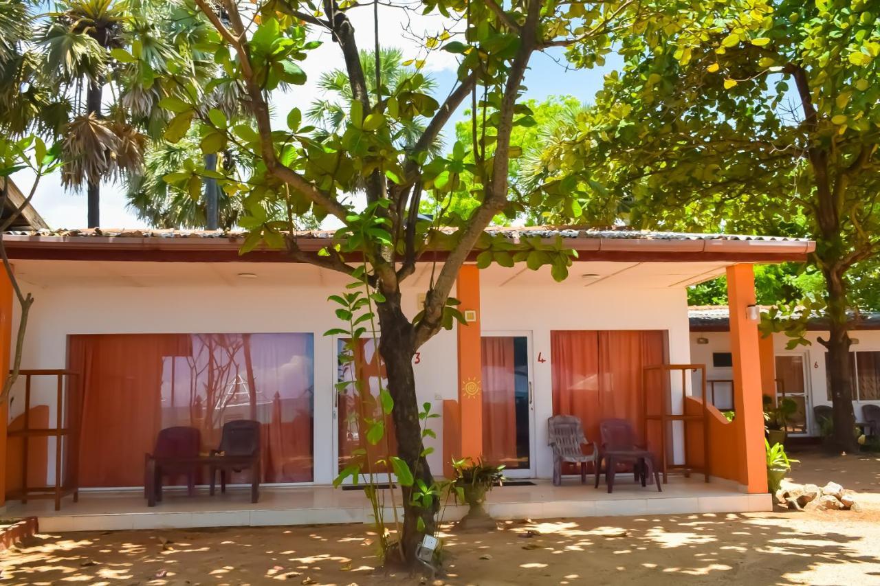 Golden Beach Cottages Trincomalee Exterior foto