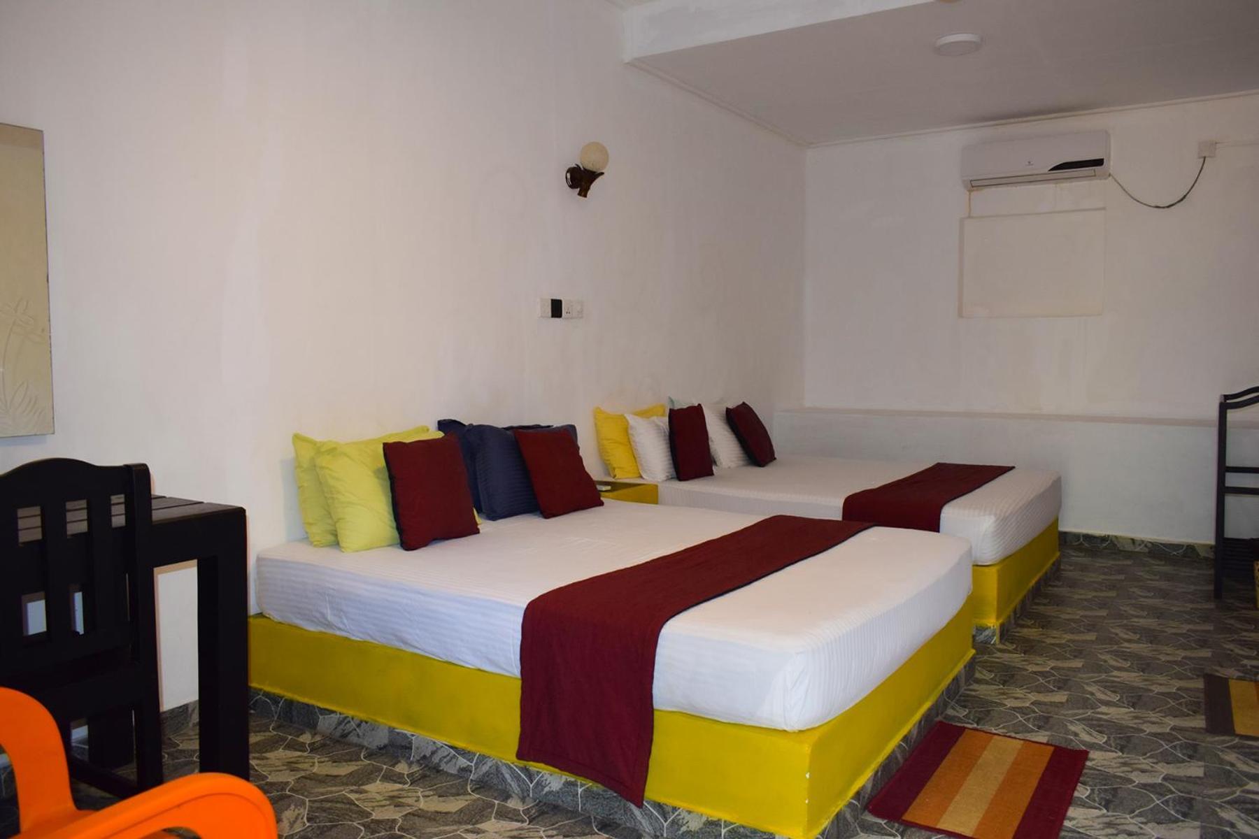 Golden Beach Cottages Trincomalee Exterior foto