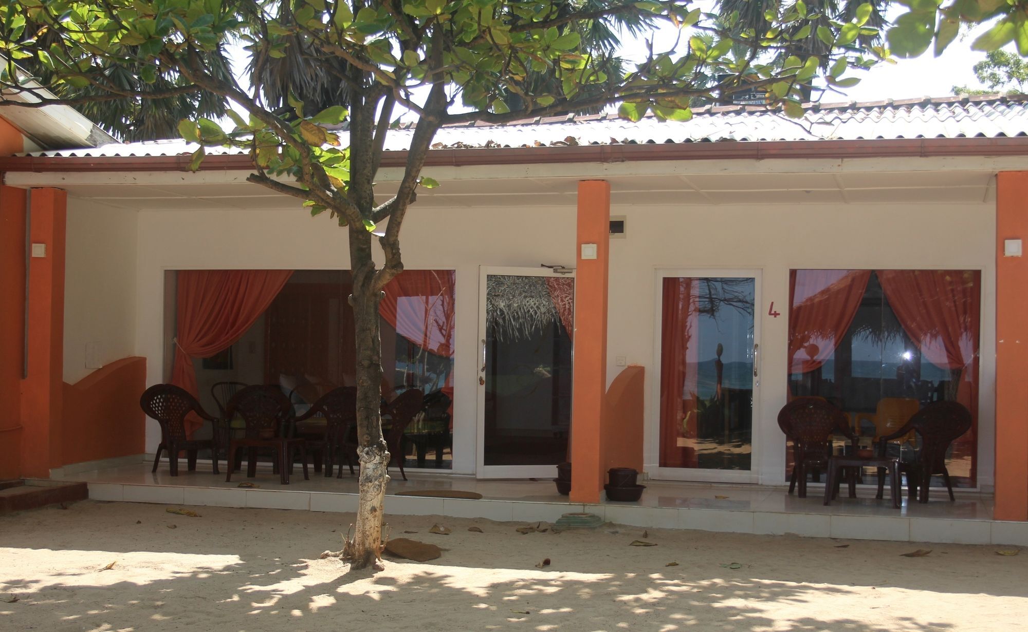 Golden Beach Cottages Trincomalee Exterior foto